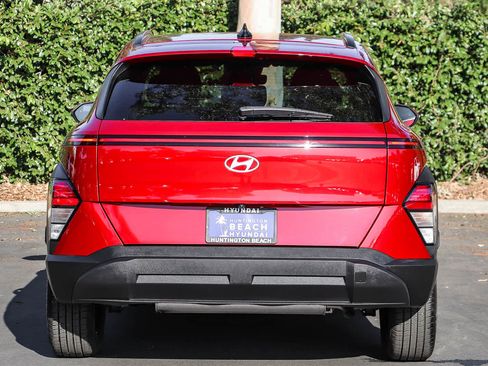 Used 2024 Hyundai Kona SEL FWD image 7