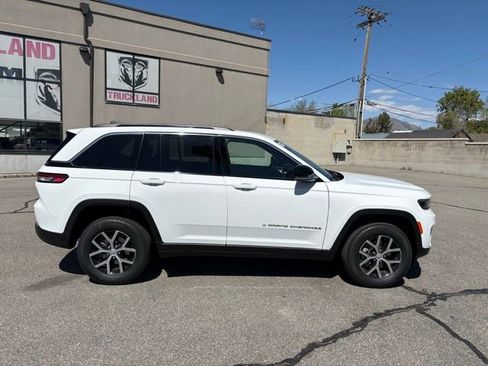 New 2025 Jeep Grand Cherokee Limited w/ Trailer Tow Package image 9