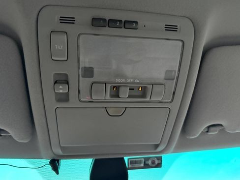 Used 2005 Lexus RX 330 AWD image 32