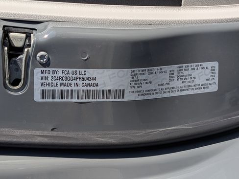 Used 2023 Chrysler Pacifica Limited image 38