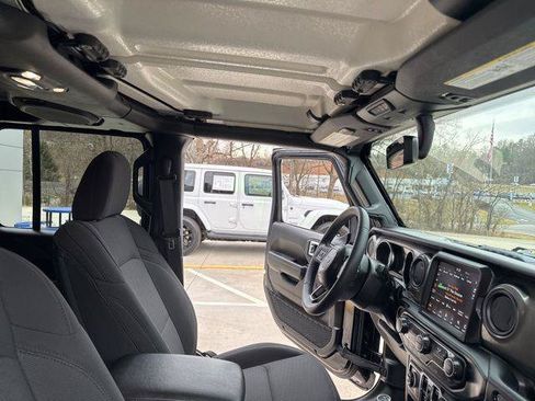 Used 2023 Jeep Wrangler Unlimited AWD/4WD image 38