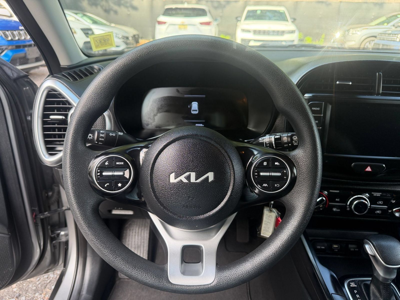 Used 2025 Kia Soul LX w/ LX Technology Package FWD image 26