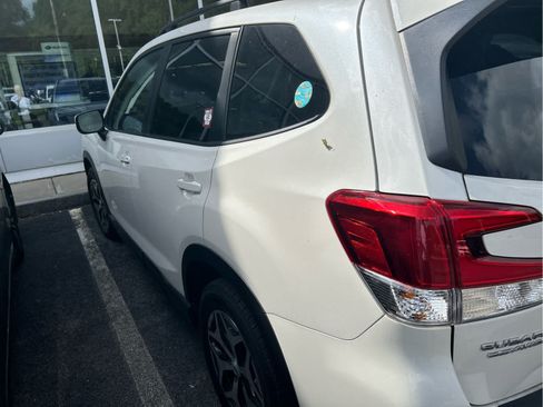 Used 2023 Subaru Forester Premium AWD/4WD image 3
