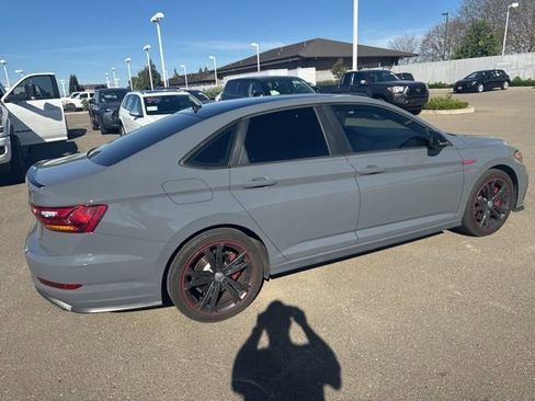 Used 2019 Volkswagen Jetta GLI image 3