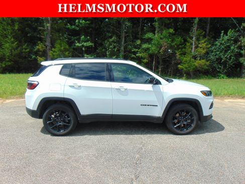Certified 2025 Jeep Compass Latitude w/ Convenience Group AWD/4WD image 14