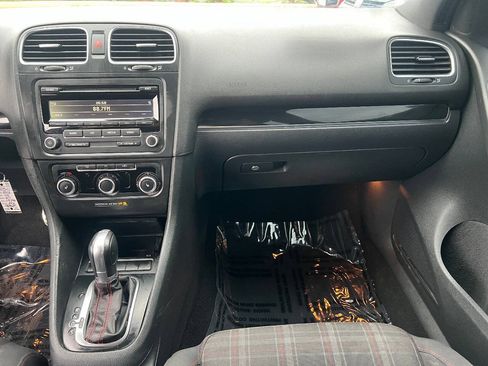 Used 2012 Volkswagen Golf 2-Door FWD image 27