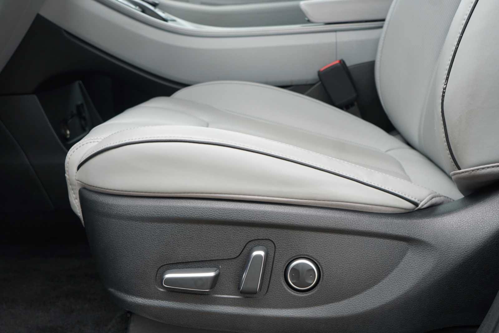 Used 2025 Hyundai Palisade SEL FWD image 17