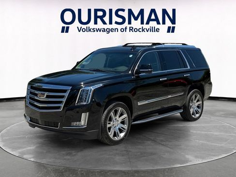 Used 2017 Cadillac Escalade Luxury AWD/4WD image 2