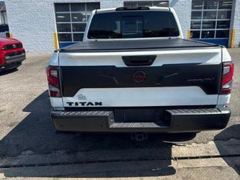 Used 2024 Nissan Titan PRO-4X w/ Pro-4x Convenience Package AWD/4WD image 11