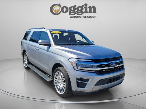 Used 2024 Ford Expedition Limited image 3