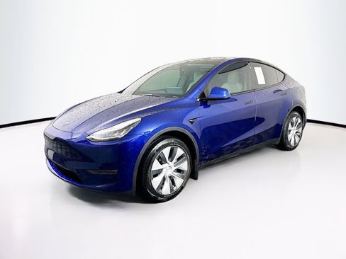 Used 2023 Tesla Model Y Long Range image 3