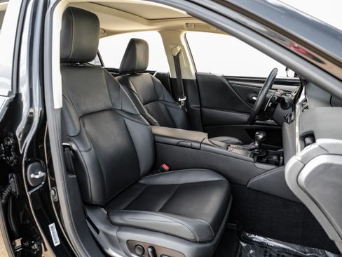 Used 2020 Lexus ES 300h w/ Premium Package FWD image 35