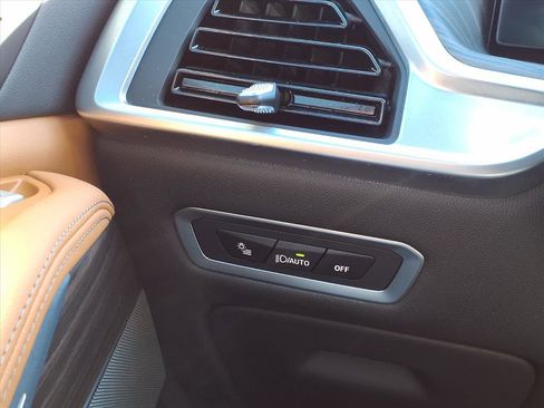 Used 2025 BMW X7 xDrive40i w/ M Sport Package image 18