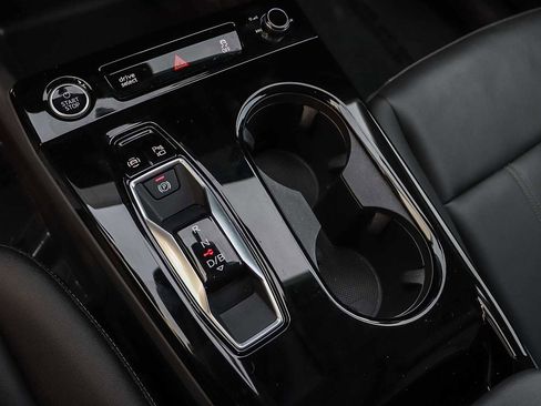 Used 2025 Audi Q6 e-tron Premium w/ Convenience Package image 24