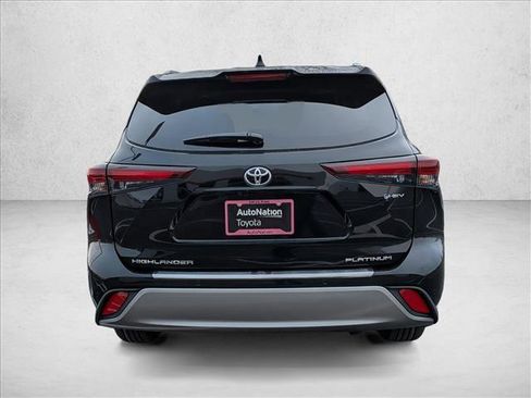 New 2026 Toyota Highlander Platinum image 8