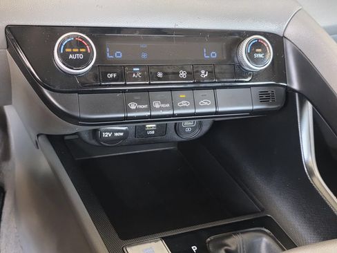 Used 2023 Hyundai Elantra SEL FWD image 14