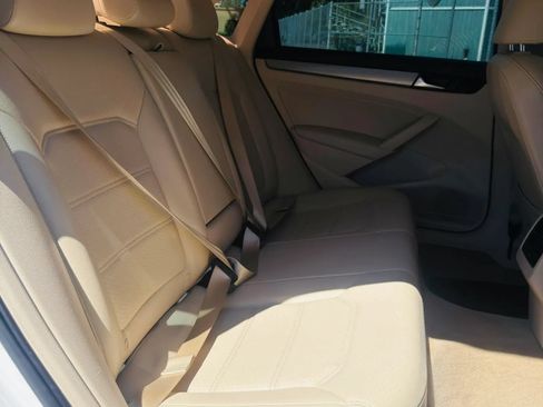 Used 2014 Volkswagen Passat TDI SE FWD image 12