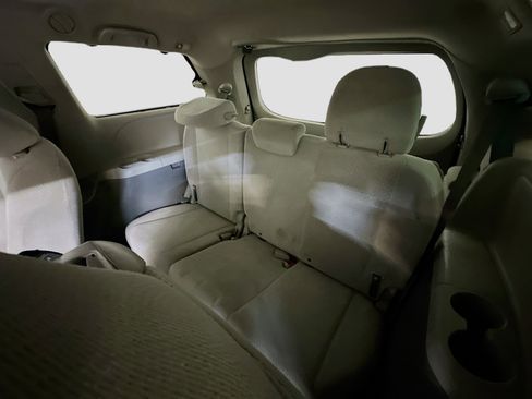 Used 2014 Toyota Sienna LE image 29