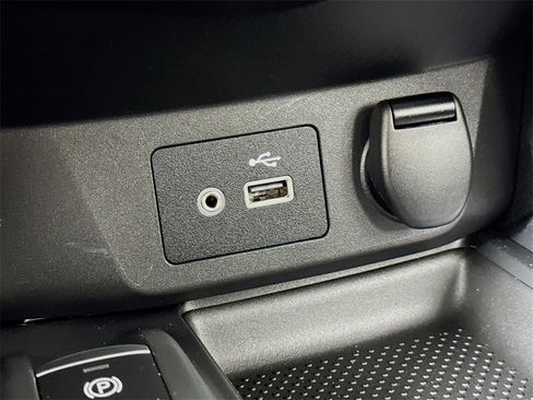 Used 2020 Nissan Rogue SV w/ Premium Package image 19