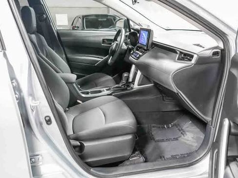 Certified 2023 Toyota Corolla Cross LE image 18