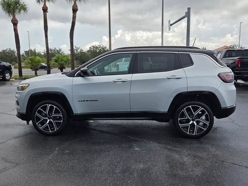Certified 2025 Jeep Compass Limited w/ Elite Group AWD/4WD image 4