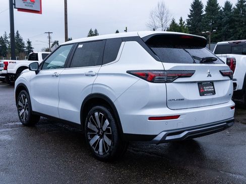 New 2026 Mitsubishi Outlander SE image 4