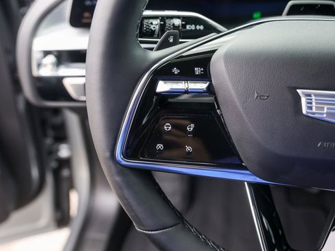 Used 2025 Cadillac Lyriq Sport image 13