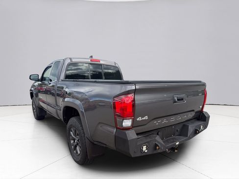 Used 2021 Toyota Tacoma SR5 AWD/4WD image 9