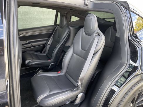 Used 2022 Tesla Model X Plaid image 10