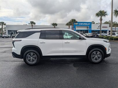 Used 2025 Chevrolet Traverse LT