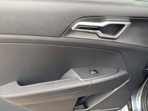 New 2025 Kia Sportage LX image 19