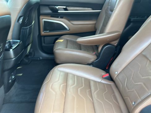 Used 2022 Kia Telluride SX w/ SX Prestige Package image 18