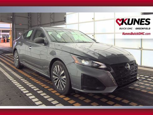 Used 2024 Nissan Altima 2.5 SV image 6
