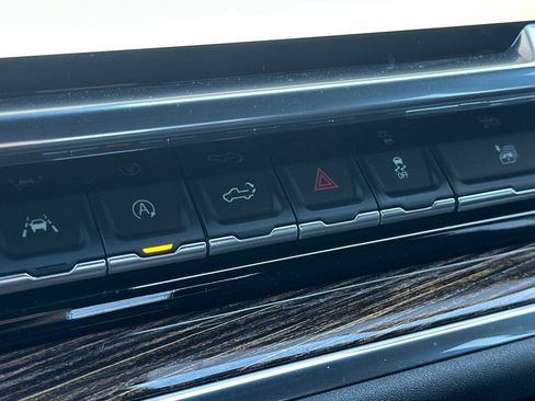 Used 2025 GMC Sierra 1500 Elevation image 30