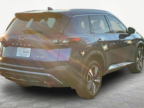 Used 2023 Nissan Rogue SL w/ SL Premium Package image 5