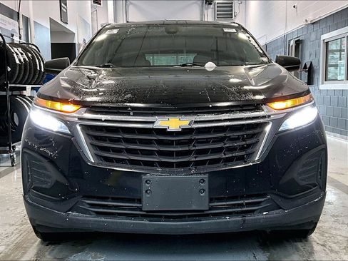 Used 2023 Chevrolet Equinox LS image 2
