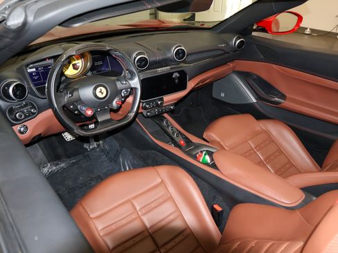 Used 2019 Ferrari Portofino RWD image 24