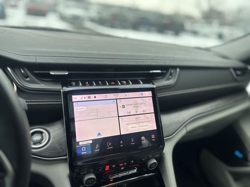 Used 2021 Jeep Grand Cherokee L Overland w/ Luxury Tech Group IV image 11