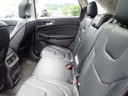 Used 2016 Ford Edge Titanium w/ Technology Package AWD/4WD image 12
