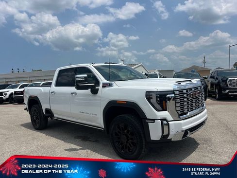 New 2026 GMC Sierra 2500 Denali w/ Denali Reserve Package AWD/4WD image 2