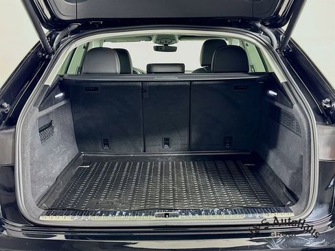 Used 2022 Audi Q8 Premium w/ Convenience Package image 32