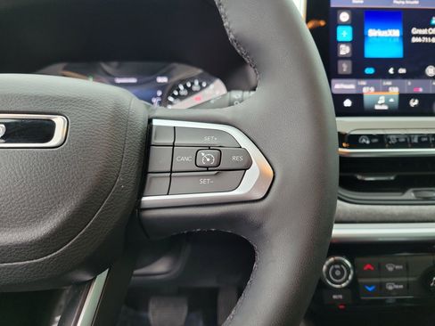 Used 2023 Jeep Compass Latitude image 23