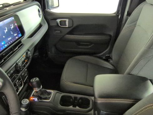 Certified 2025 Jeep Wrangler Unlimited Sahara w/ Safety Group AWD/4WD image 27