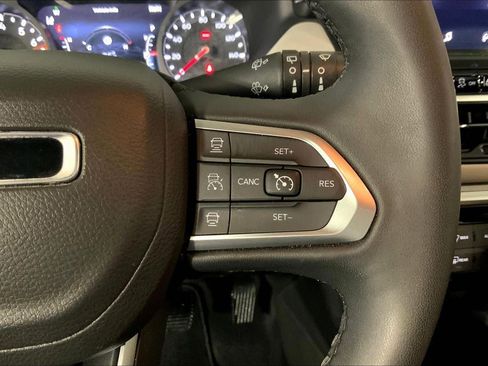 Used 2025 Jeep Compass Limited AWD/4WD image 19