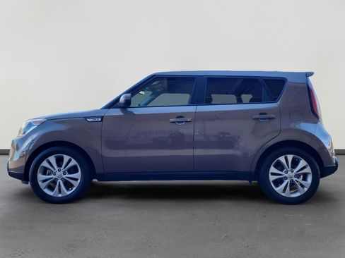 Used 2015 Kia Soul + image 2