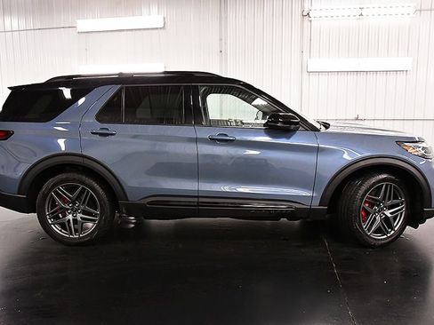 Used 2025 Ford Explorer ST AWD/4WD image 8
