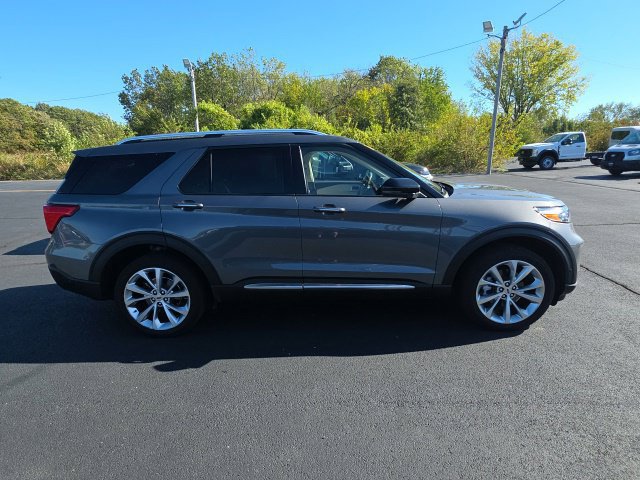 Used 2023 Ford Explorer Platinum w/ Technology Package AWD/4WD image 4