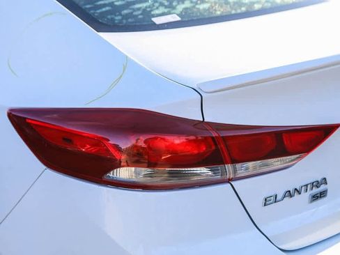 Used 2017 Hyundai Elantra SE image 10