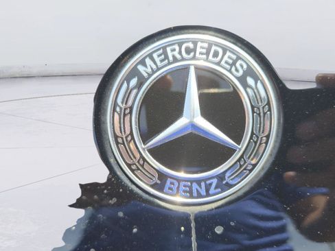Used 2025 Mercedes-Benz GLC 300 4MATIC image 9