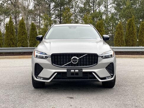 Used 2025 Volvo XC60 B5 Plus image 12